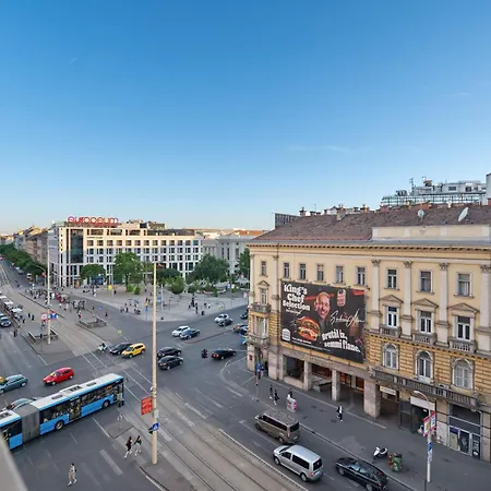 Designer 4br 2 Baths Jewish Quarter Heart Apartment Budapest