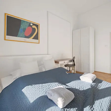 Designer 4br 2 Baths Jewish Quarter Heart Apartment Budapest