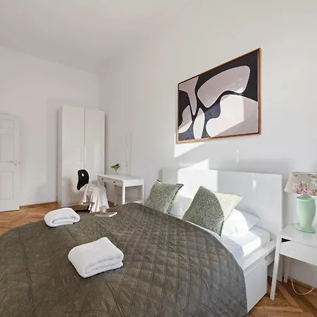 Designer 4br 2 Baths Jewish Quarter Heart