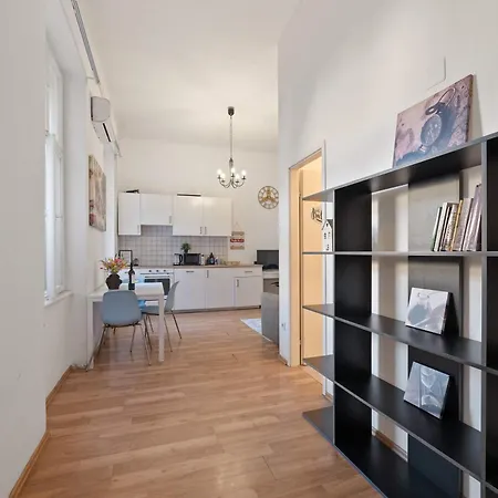 Designer 4br 2 Baths Jewish Quarter Heart Apartment *