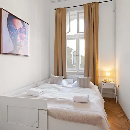 Designer 4br 2 Baths Jewish Quarter Heart