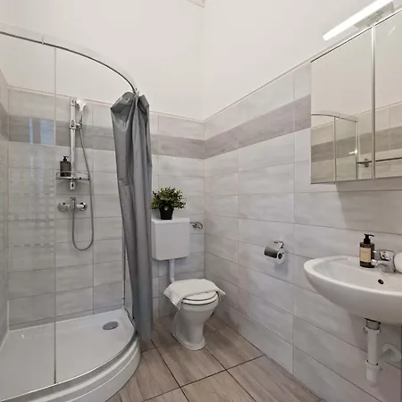 Designer 4br 2 Baths Jewish Quarter Heart Budapest