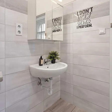 Designer 4br 2 Baths Jewish Quarter Heart *