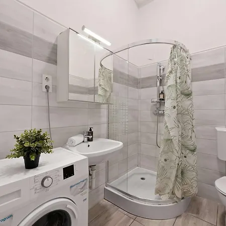 Designer 4br 2 Baths Jewish Quarter Heart Apartment Budapest