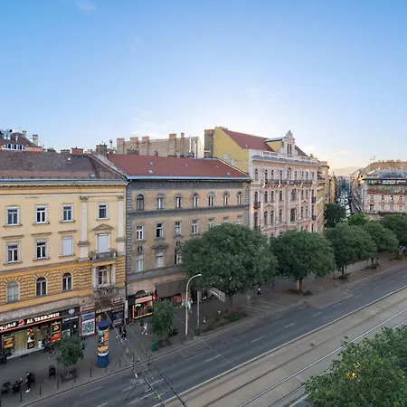 Designer 4br 2 Baths Jewish Quarter Heart Budapest