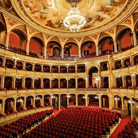 Designer 4br 2 Baths Jewish Quarter Heart * Budapest